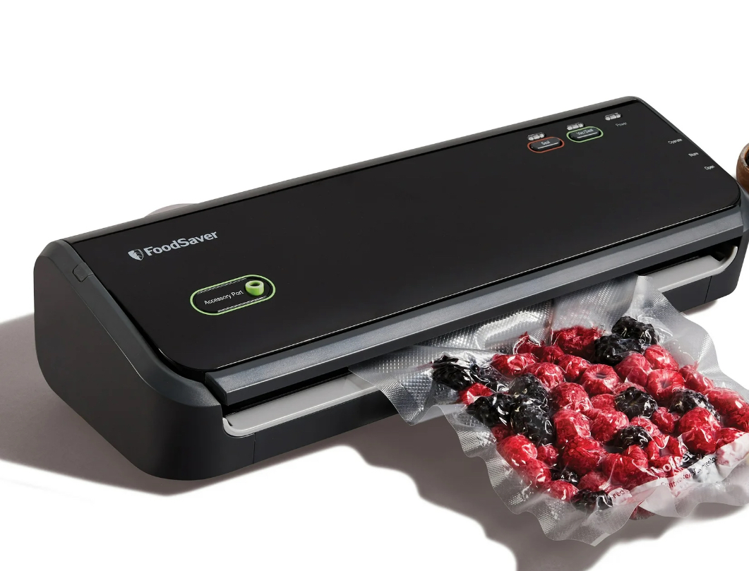 FoodSaver Vacuum Sealer Starter System, Black, Accessories and Bags Included