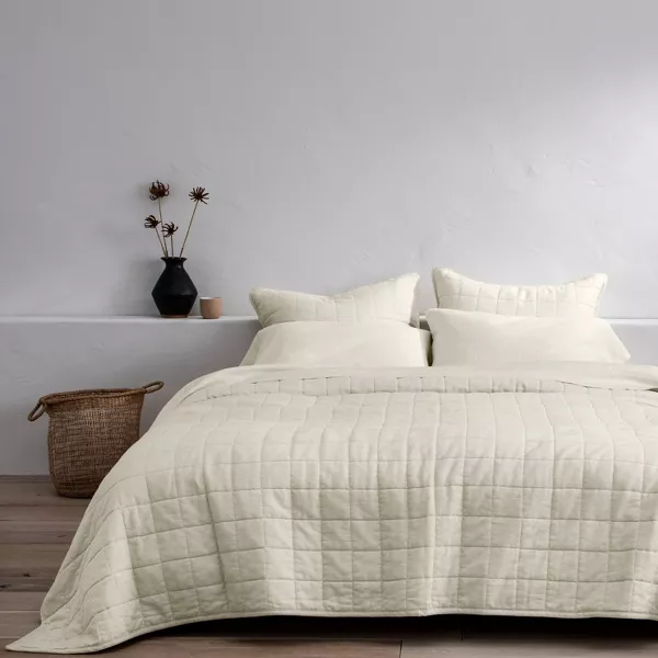 King Plus Heavyweight Linen Blend Quilt Natural